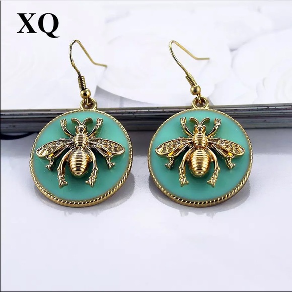 New gold color bee light green earrings for women - Picture 5 of 5